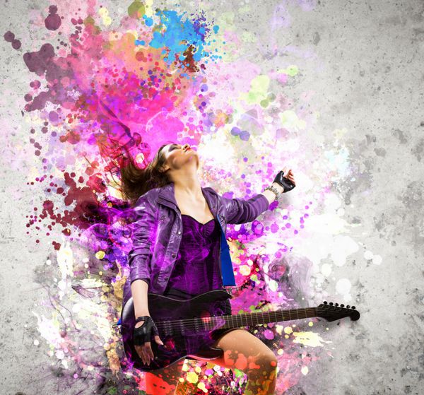 دختر جوان جذاب گیتار الکتریکی