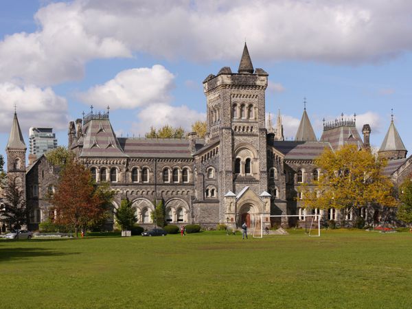 دانشگاه تورنتو در پاییز