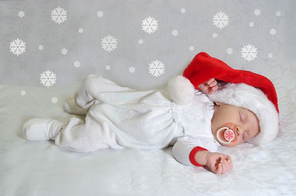 نوزاد کریسمس نوزاد در کلاه قرمز بابا نوئل عکس برای تقویم کارت