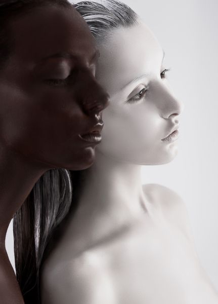کنتراست بدن انسان زنان قومی رنگ سفید و سیاه مراقبه