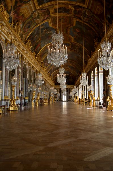 VERSAILLES FRANCE 2014 مه 28 تالار آینه های خالی در قصر ورسای کاخ ورسای در سال 1979 در فهرست میراث جهانی یونسکو قرار دارد ورسای فرانسه 2014 مه 28