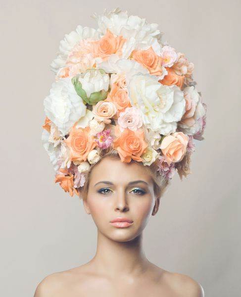 پرتره از زن زیبا با مدل موهای گل عکس مد