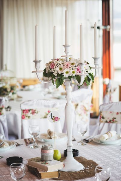 دکوراسیون دکوراسیون میز عروسی نگهدارنده شمع شمع سفید گل