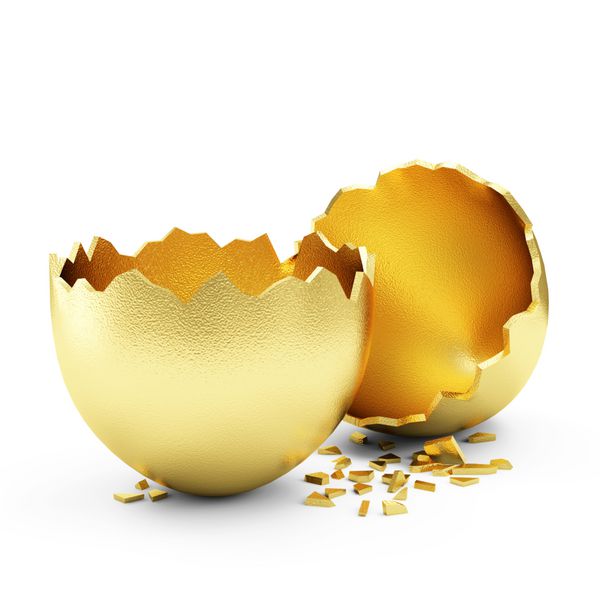 نماد موفقیت یا مفهوم مبارک عید پاک خالی شکسته بزرگ تخم مرغ طلایی جدا شده بر روی زمینه سفید
