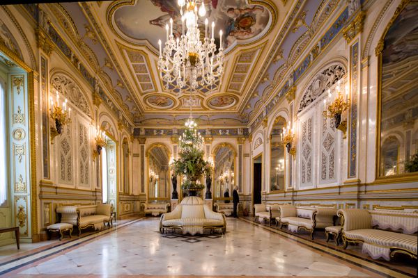 VALENCIA SPAIN 18 فوریه ترکیب متقارن سالن اصلی زیبایی تزئین شده در موزه سرامیک کاخ قدیمی در تاریخ 18 فوریه 2015 در والنسیا اسپانیا