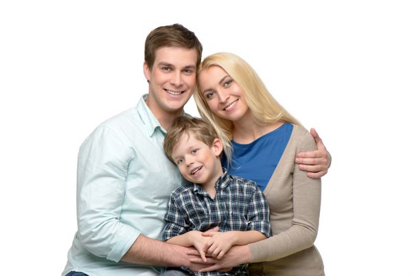 خانواده شاد شاد با سه بار لذت بردن با هم جدا شده بر روی زمینه سفید مفهوم خانواده شاد