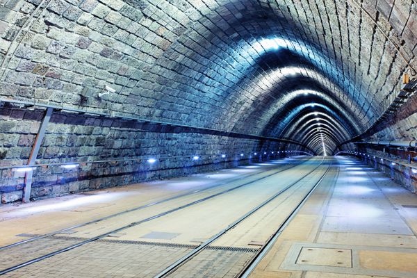 تونل با راه آهن و تراموا
