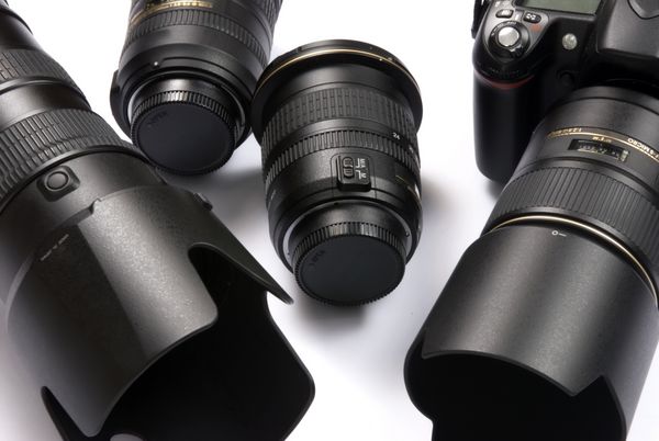 ابزار تجارت برای یک عکاس حرفه ای دوربین و لنز