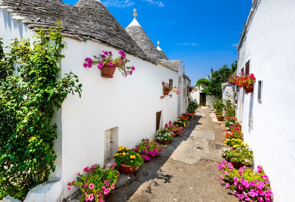 Alberobello ایتالیا Puglia منحصر به فرد Trulli خانه با سقف مخروطی Trullo trulli یک کلبه سنگی خشک Apulian خشک با سقف مخروطی