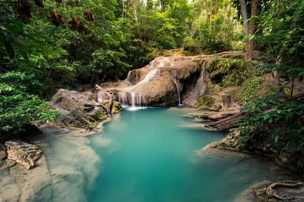 آبشارهای Erawan واقع در پارک ملی Erawan Kanchanaburi تایلند