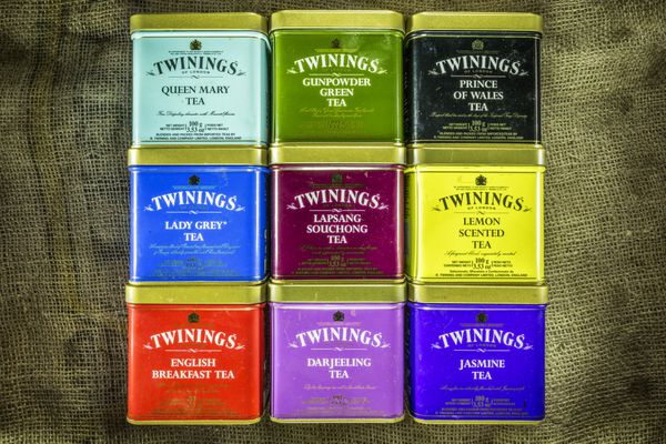MANTOVA ITALY ژوئیه 9 2015 Twinings جعبه چای رنگارنگ
