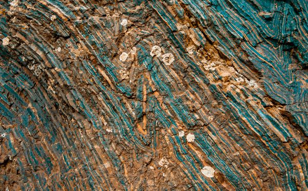 نزدیک سنگ تراشی سنگ معدن مواد معدنی طبیعی در معدن بافت سنگ گودال باز استخراج مواد معدنی برای صنایع سنگین بافت سنگ معدن آهن و مس