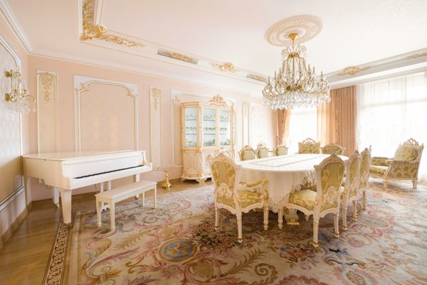 مسکو روسیه 5 اوت 2014 داخلی آپارتمان زیبا در طراحی باروک