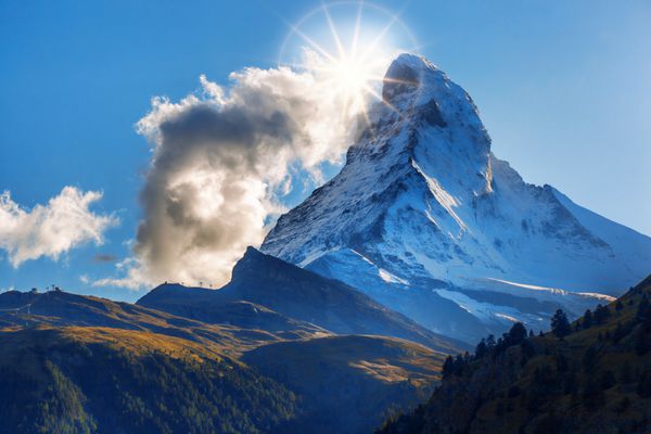 Matterhorn در مقابل غروب آفتاب در آلپ سوئیس