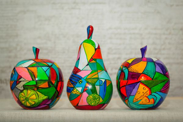 سیب های چوبی و گلابی با دست نقاشی شده است دست ساز هنر معاصر