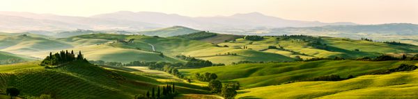 رنگ های زیبا و معجزه آسایی از منظره منظره چشم انداز سبز توسکانی ایتالیا