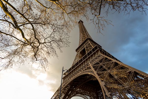 برج ایفل یک برج مش بازیگران آهن فرانسوی در قصر مریخ در پاریس فرانسه است