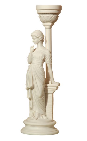 مجسمه زن در سبک قدیمی در زمينه جدا شده