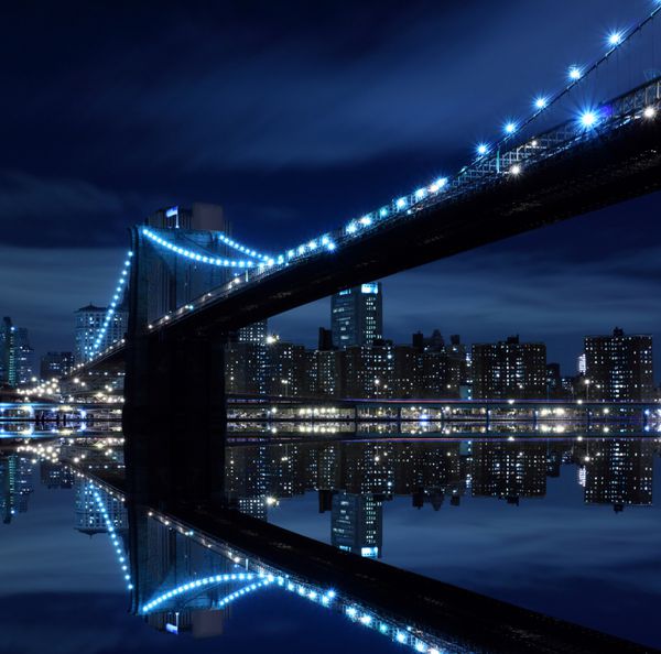 پلان شهر نیویورک و پل بروکلین در شب