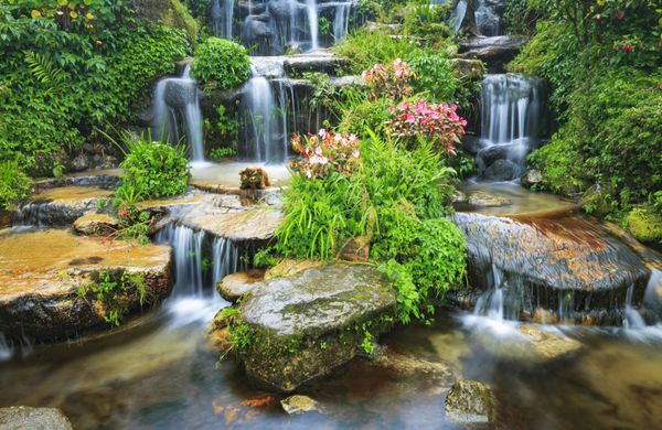 آبشار زیبا در تایلند پارک ملی Doi Inthanon chiang mai تایلند