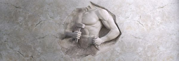 مرد ورزشي بدن خود را از سنگ مرمر برداشت
