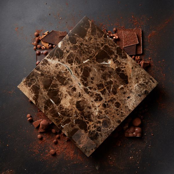 شکلات های مختلف و پودر کاکائو