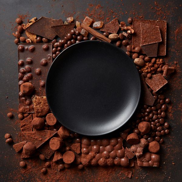 قاب شکلات با برگ