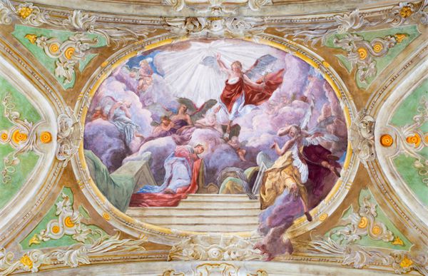 VIENNA AUSTRIA 19 دسامبر 2016 نقاشی سقف آثار رسمیت در کلیسا Mariahilfer Kirche توسط یوهان هاوزینگر و فرانتس کاپر استاتمان در سال 1759 ¢ 1760