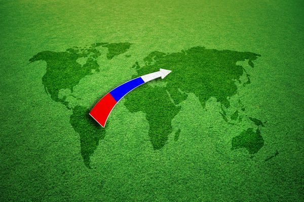 پس زمینه فوتبال فوتبال با نقشه چمن بافت جهان و نشان داده شده است روسیه پرچم الگوی فلش