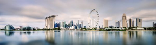 Skyline سنگاپور و منظره ای از آسمان خراش ها در خلیج مارینا