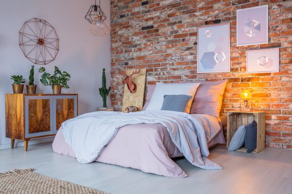 طراحی صنعتی اتاق خواب راحت با دکوراسیون چوبی