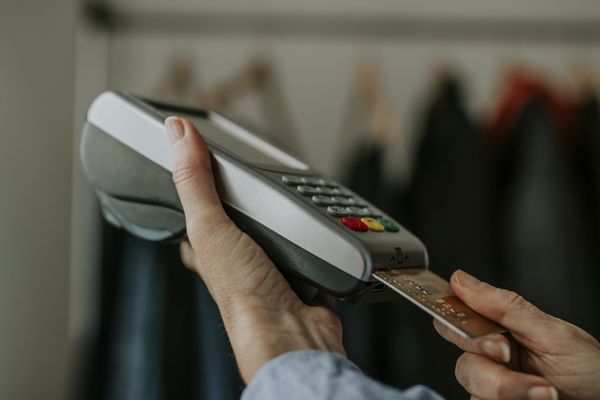 خرید و پرداخت الکترونیکی با کارت در ترمینال