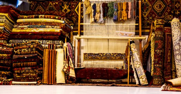 عقیق فرش عتیقه ای در صنایع دستی نارنجی زیبا عربی ایرانی را تیره می کند