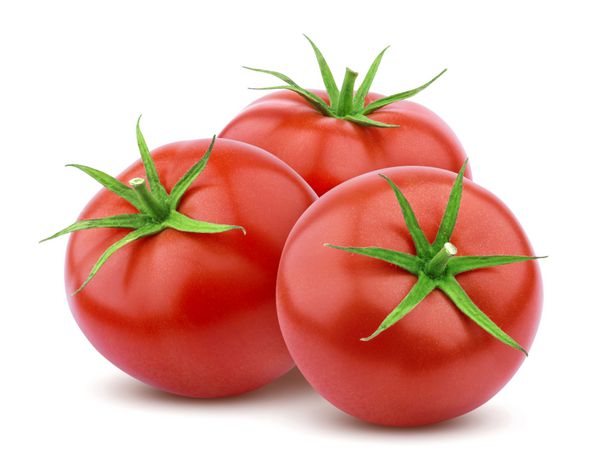 گوجه فرنگی جدا شده است گوجه فرنگی کامل جدا شده بر روی زمینه سفید