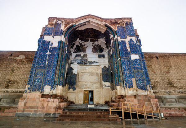 مازندران مسجد آبی آذربایجانی مسجد گوی؛ مسجد کبود یک مکان تاریخی معروف در تبریز است در سال 1465 میلادی به دستور شاه شاه حاکم سلسله کارا کویونلو ساخته شد