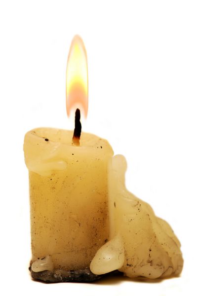 زیبا شمع قدیمی جدا شده پس زمینه سفید