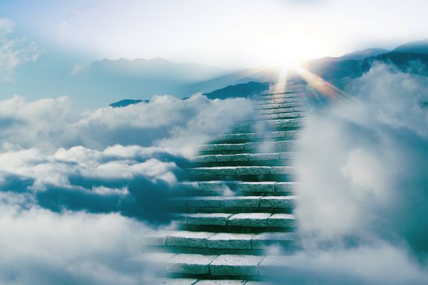 راه مفهوم موفقیت پله در ابر