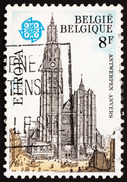 بلژیک CIRCA 1978 تمبر چاپ شده در بلژیک نشان می دهد کلیسای جامع آنتورپ بلژیک حدود 1978