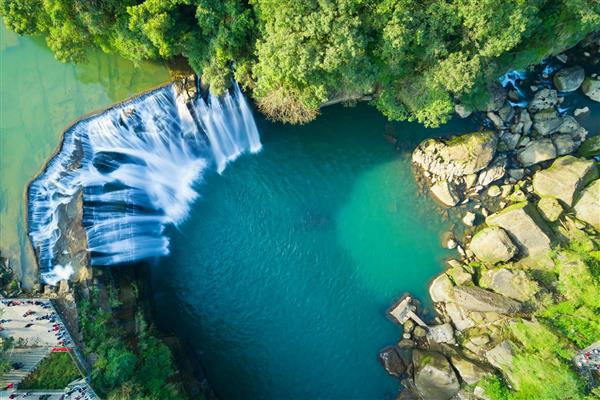 منظره زیبا از آبشار تایلند نمای بالا