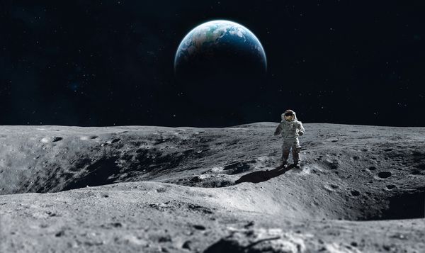 فضانوردان بر روی زمین در سطح ماه در برابر زمین بمانند در فضا و سیارات دیگر کاوش کنند