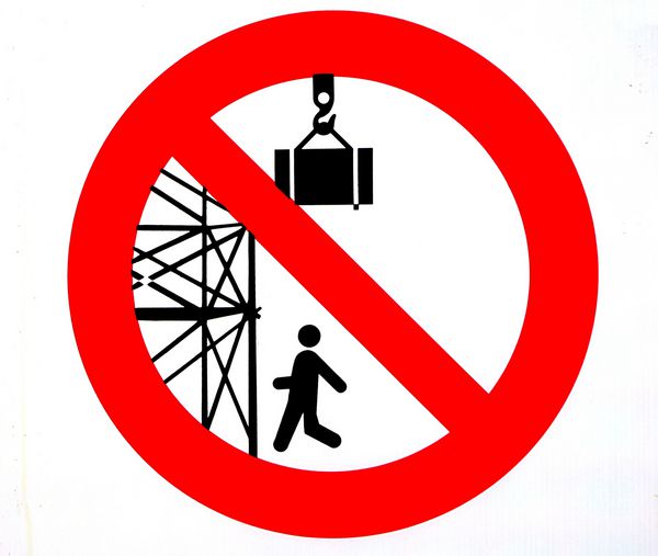 علامت هشدار دهنده عبور یا ایستادن در زیر داربست ممنوع است از زیر بارهای معلق خارج شوید