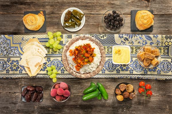 وعده غذایی شامگاه افطار برای ماه رمضان