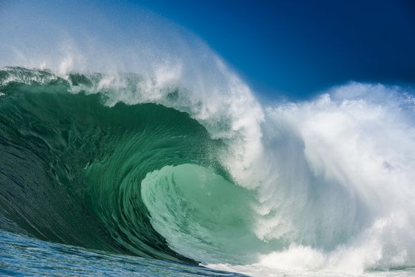 امواج بزرگ عظیم کامل عالی از اقیانوس اطلس شمالی