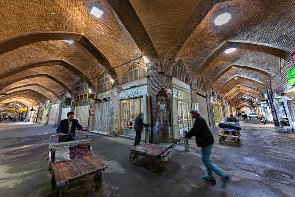 اصفهان ایران 9 آوریل 2018 بازارچه باستانی در نزدیکی میدان نقاشجان در آن بخش قدیمی شهر در اصفهان ایران