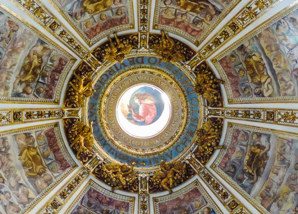 رم ایتالیا ژوئن 2017 نمایی از یک هنر مقدس زیبا در سقف Basilica di Santa Maria Maggiore