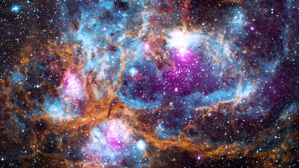 سحابی و کهکشان ها در فضای تاریک عناصر این تصویر که توسط ناسا تهیه شده است