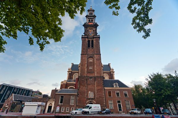 آمستردام هلند 6 آگوست وسترکرک و کلیسای غربی و در نزدیکی خانه آن فرانک در تاریخ 6 اوت 2012 واقع شده است اسپایر وسترتورن بلندترین برج کلیسا در آمستردام است