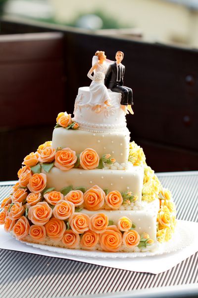 کیک عروسی با مجسمه