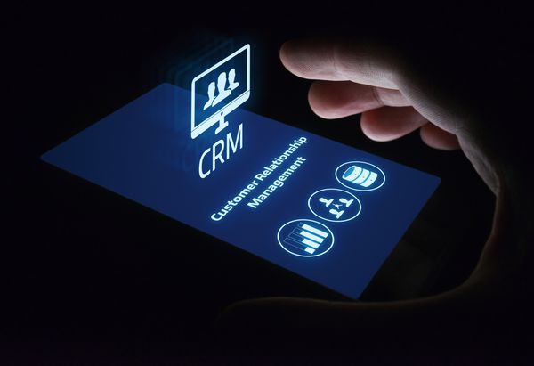 CRM مدیریت ارتباط با مشتری مفهوم فناوری اینترنت کسب و کار