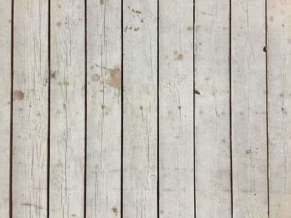 تخته های چوبی سفید با بافت لکه دار